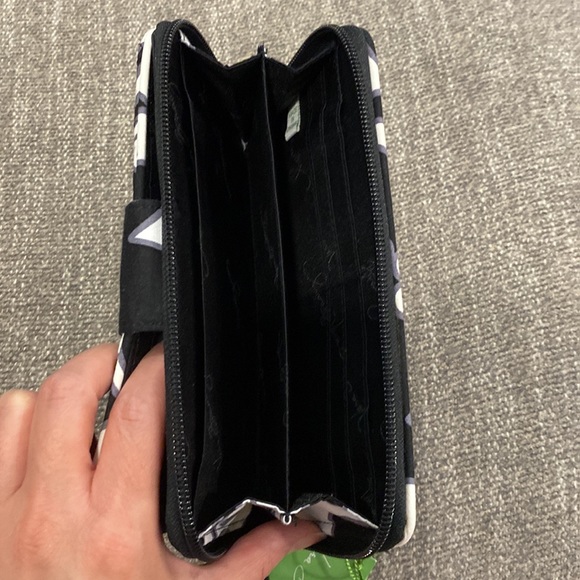 NWT Vera Bradley Turn Lock Wallet in Night & Day pattern - Picture 3 of 5